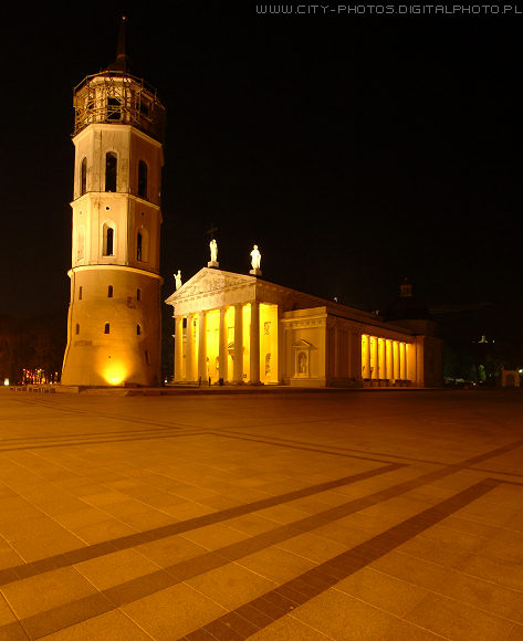 Vilnius by night Cathedral 