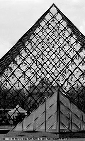 Louvre black and white photography 